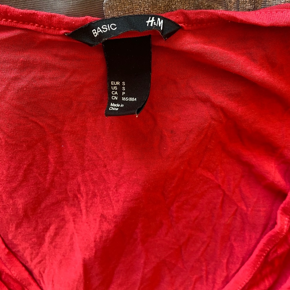 H&M V-neck midi dress with tie at waist. - Picture 3 of 4